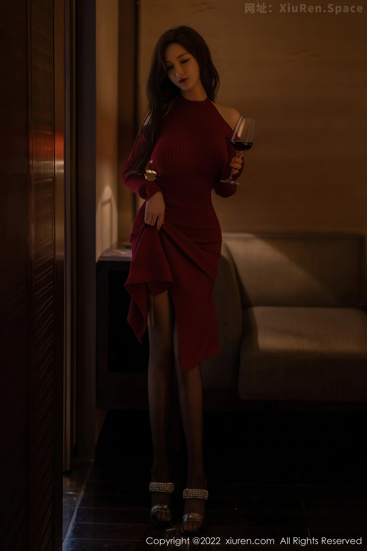 图片[4]-[XiuRen秀人网] VOL.5323 女神奶瓶土肥圆私房红色露肩连衣长裙配超薄黑丝完美诱惑写真81P-秀人网官方网站